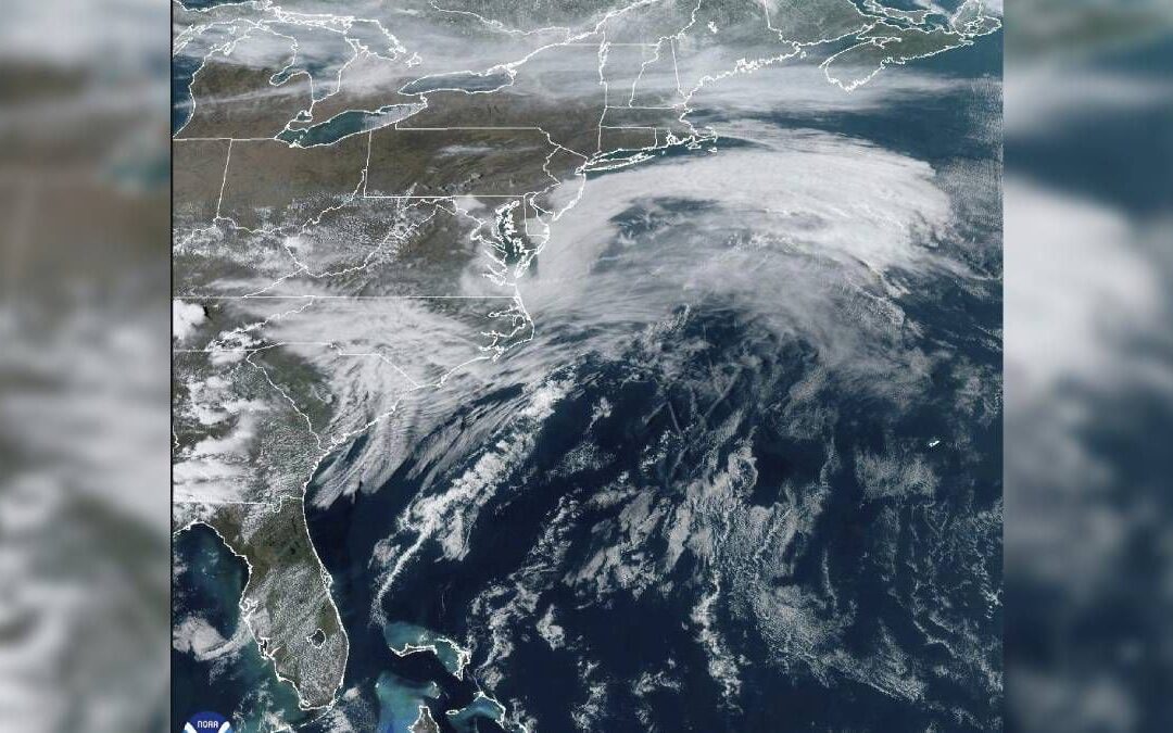 Megatormenta ‘acecha’ a EU: Habrá ventiscas, tornados, inundaciones e incendios