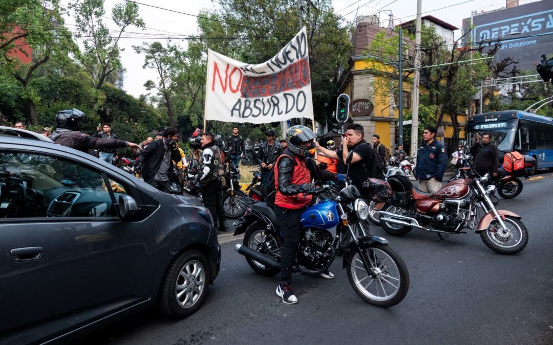 Semovi retrasa cambios al reglamento de tránsito para motociclistas; comienzan diálogos