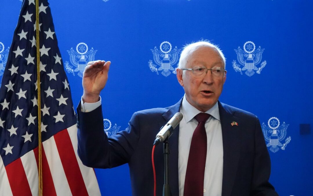 Desafíos de seguridad los llevamos como socios: Ken Salazar sobre violencia en México
