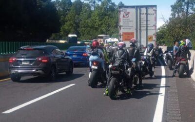 Caos en la México-Cuernavaca: Tráiler vuelca y provoca filas de hasta 10 kilómetros