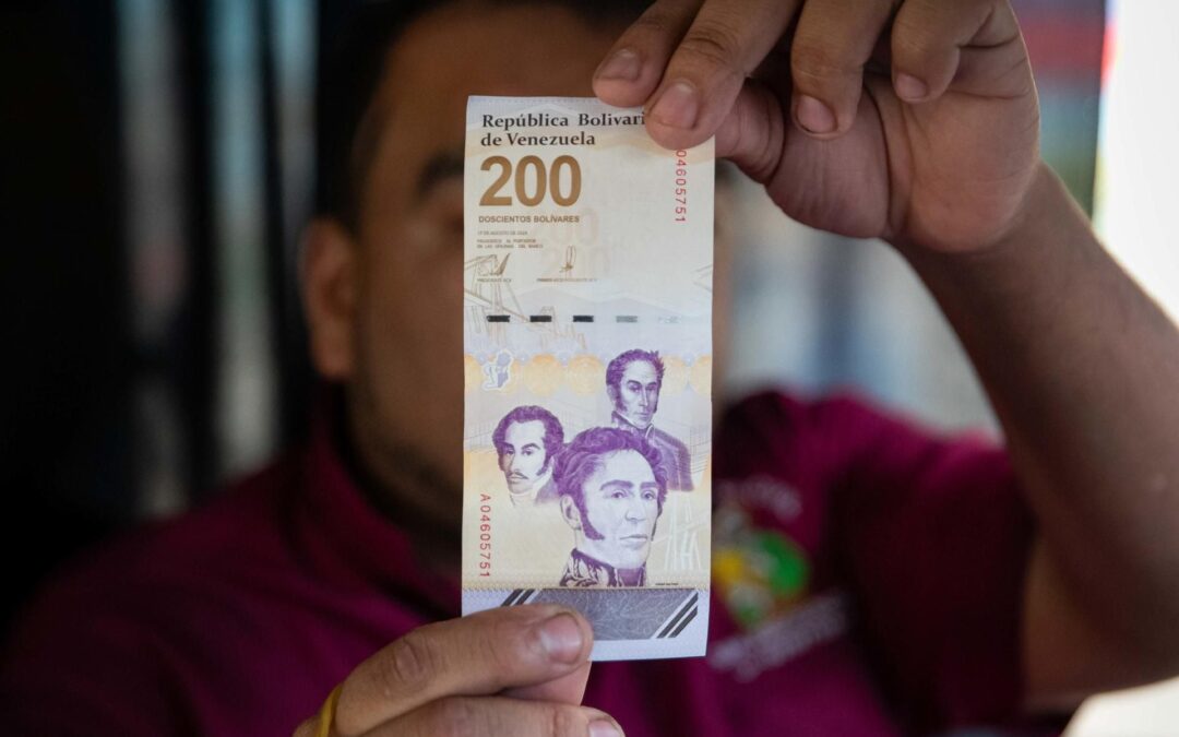 ‘Los bolívares no alcanzan para nada’: Venezuela lanza dos nuevos billetes ante ‘ajuste inflacionario’
