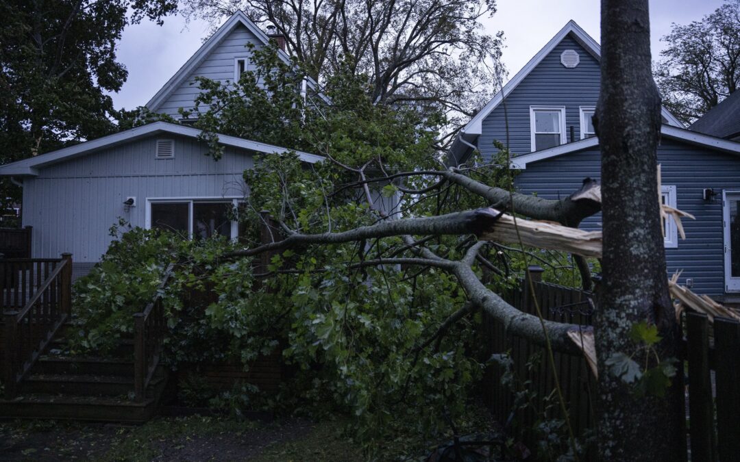 Tormenta ‘Fiona’ se ensaña con Canadá: Arrastra decenas de casas al mar a su paso