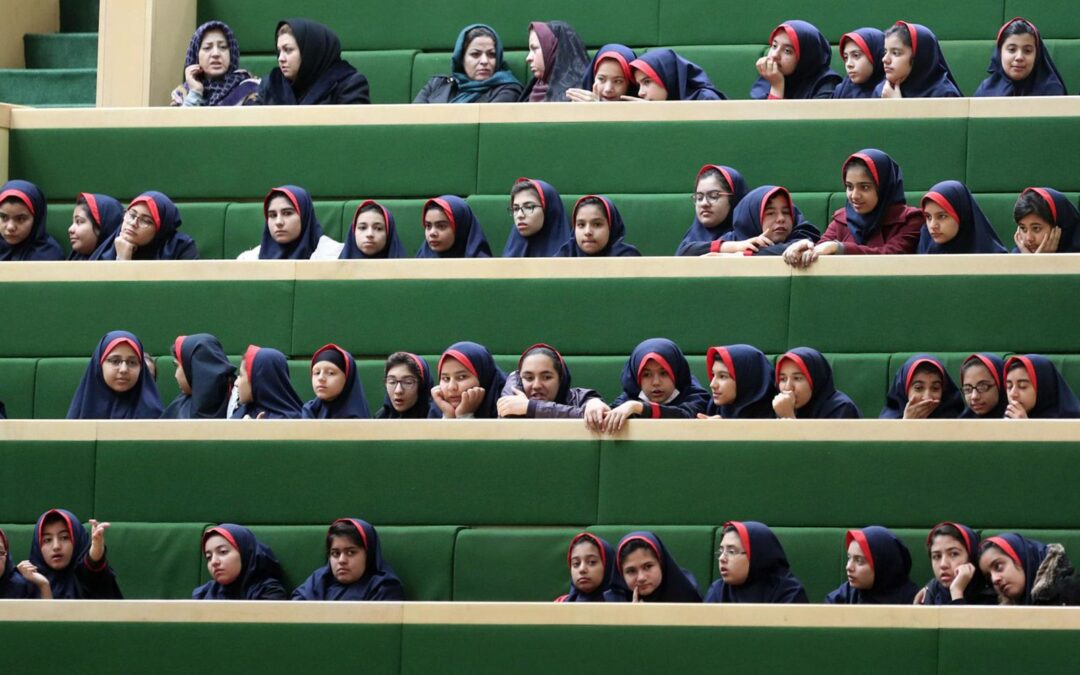 ¿Irán está envenenando a las niñas para que dejen de estudiar? Esto se sabe