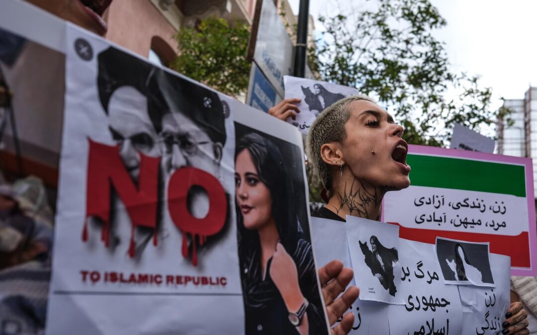 Protestas en Irán: ‘Hackean’ noticiero para acusar a líder supremo por la muerte de jóvenes