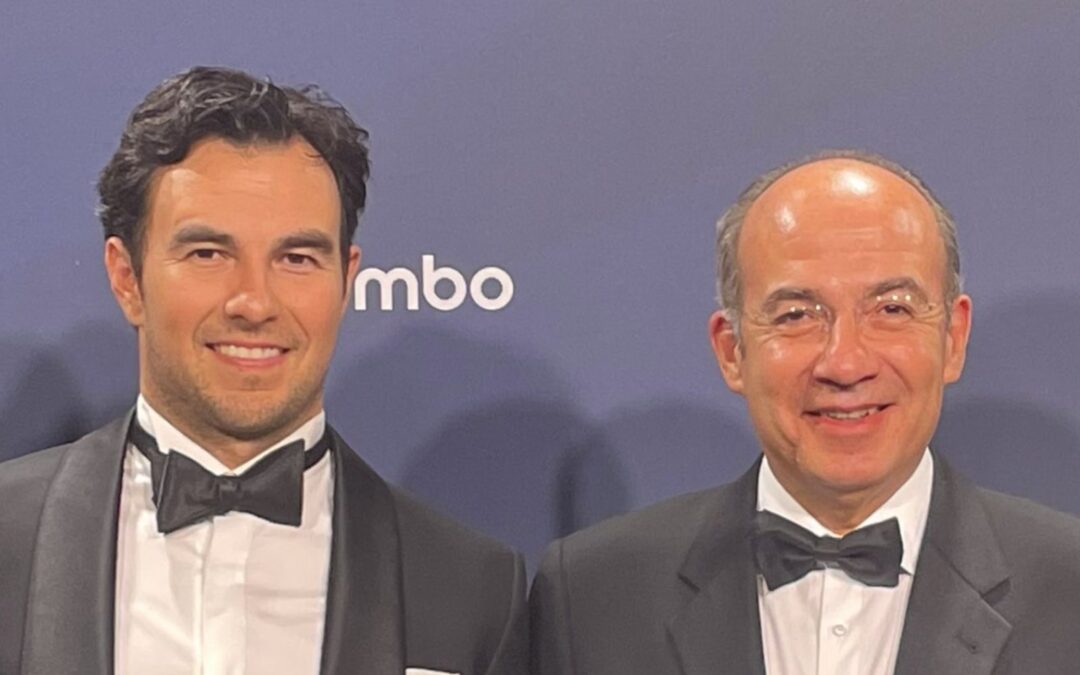 ‘Checo’ Pérez recibió reconocimiento en Gala de la FIA 2022; Felipe Calderón lo acompañó
