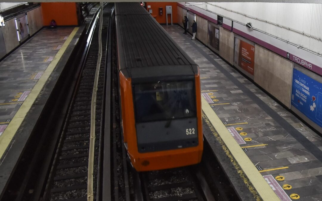 Hombre agrede a 4 personas con un cuchillo en Metro Tacubaya