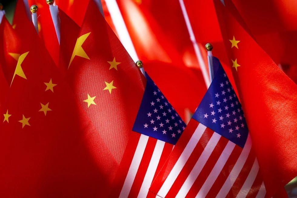 China contraataca a EU: Prohíbe exportar metales tras restricción de Biden para producir chips avanzados
