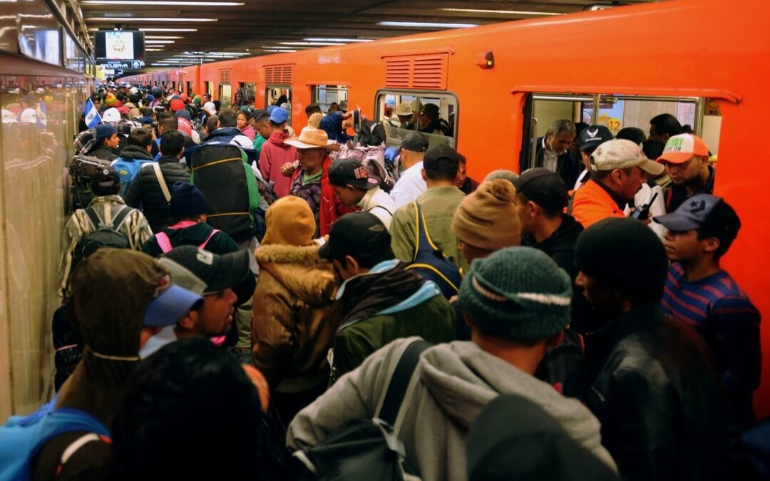 ‘No avanza el tren’: Usuarios de líneas 2, 3 y A del Metro de CDMX esperan hasta 15 minutos