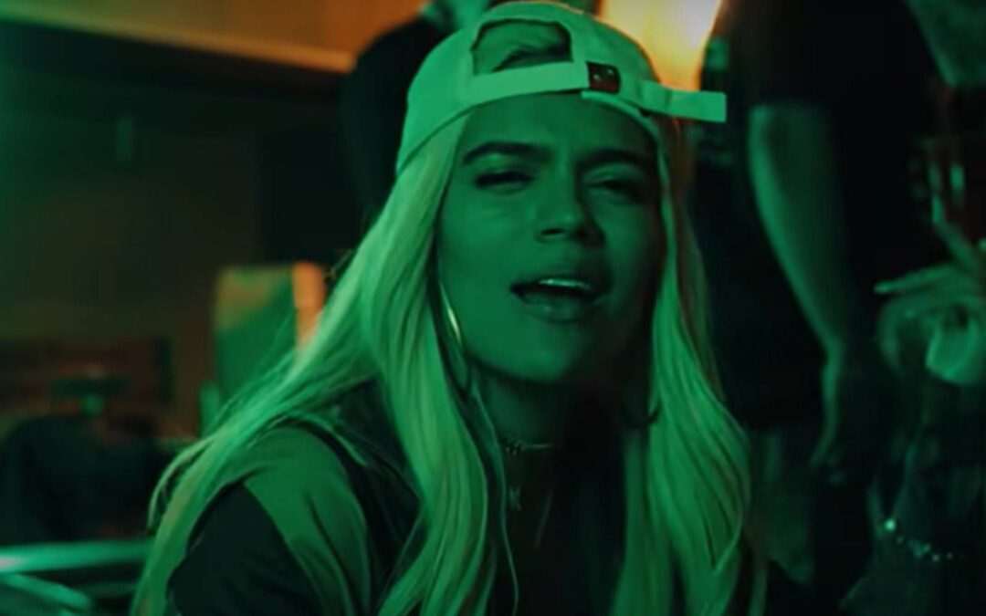¿Qué dice ‘+57’, polémica canción de Karol G que comentó hasta el presidente de Colombia?