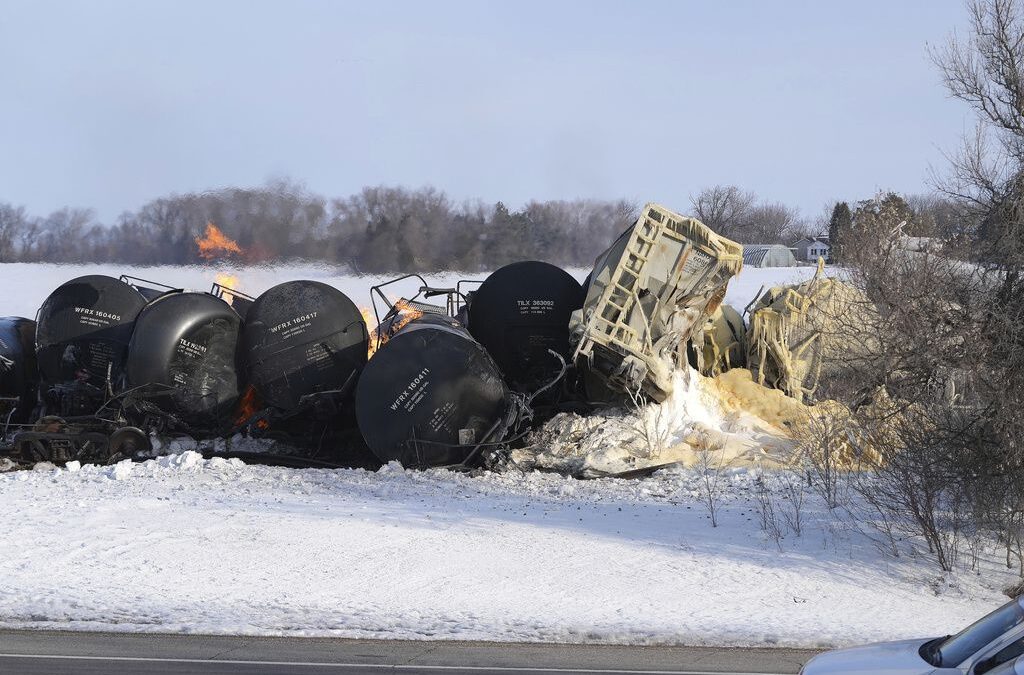 Tren que transportaba etanol se descarriló en Minnesota: ¿Por qué es peligroso para la salud?