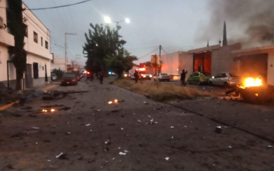 Violencia ‘arde’ en Guanajuato: Explota coche bomba en Acámbaro e incendian patrulla en Jerécuaro