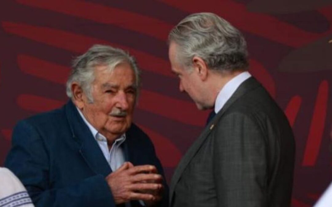 Santiago Creel ‘presume’ elogio de José Mujica en desfile militar: ‘Hace usted bien de estar aquí’