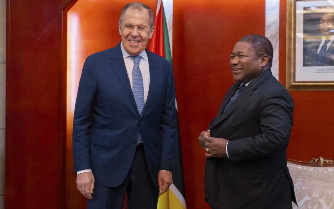 Rusia ‘anota puntos’ en África: Suministrará armas a Mozambique para combatir terrorismo