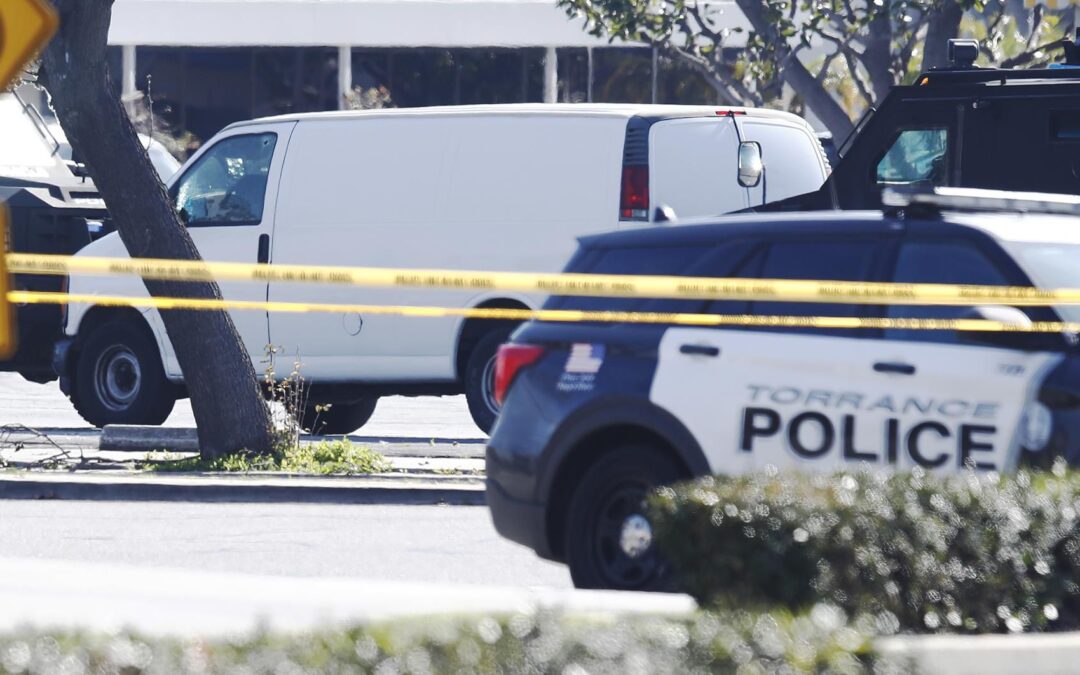Tiroteos en EU: Al menos 5 personas mueren en ataque en banco en Louisville