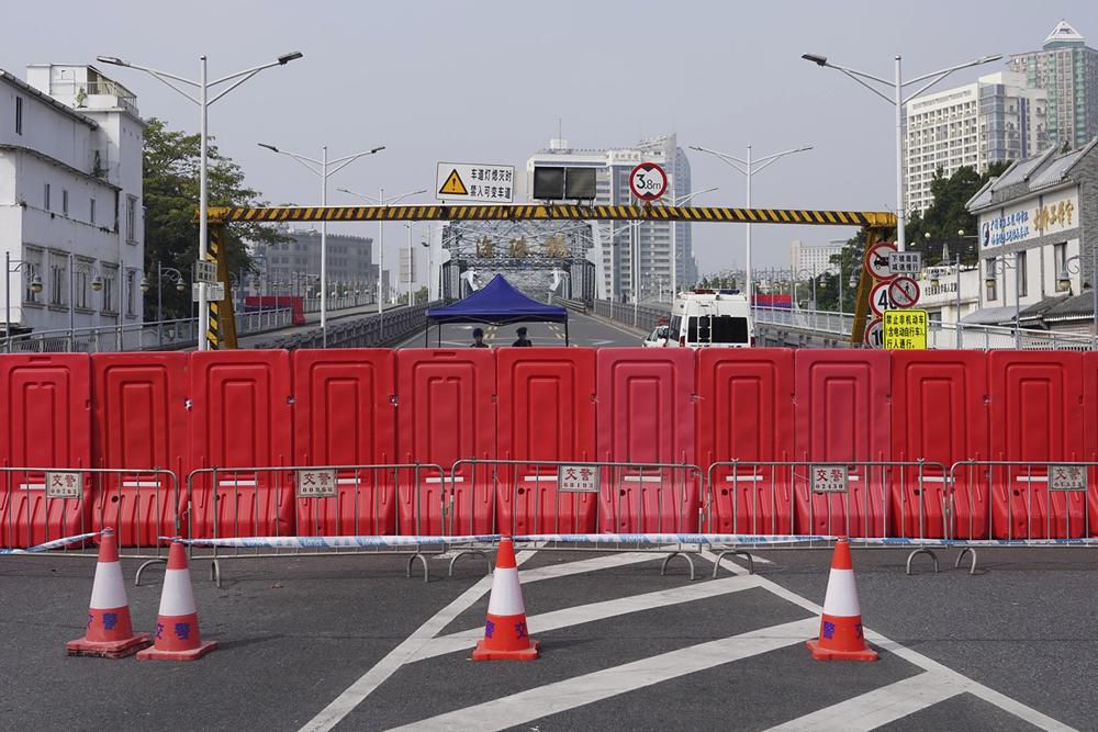 COVID-19: China cierra escuelas y suspende el metro tras repunte de contagios