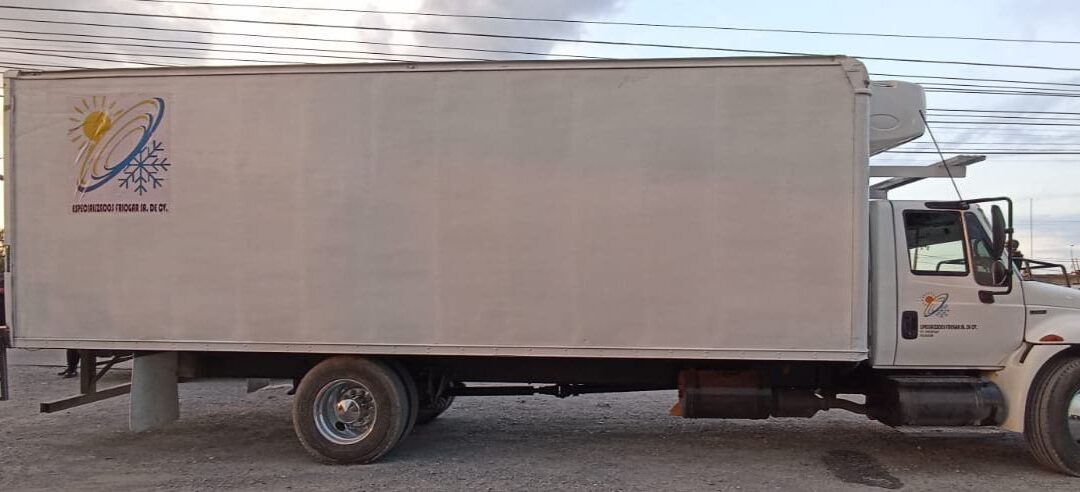 Rescatan a 83 migrantes atrapados dentro de una caja  de camión en Nuevo León