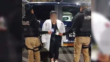 Detienen en Durango a mujer que se hacía pasar por médico; drogaba a las personas con Clonazepam para robarles
