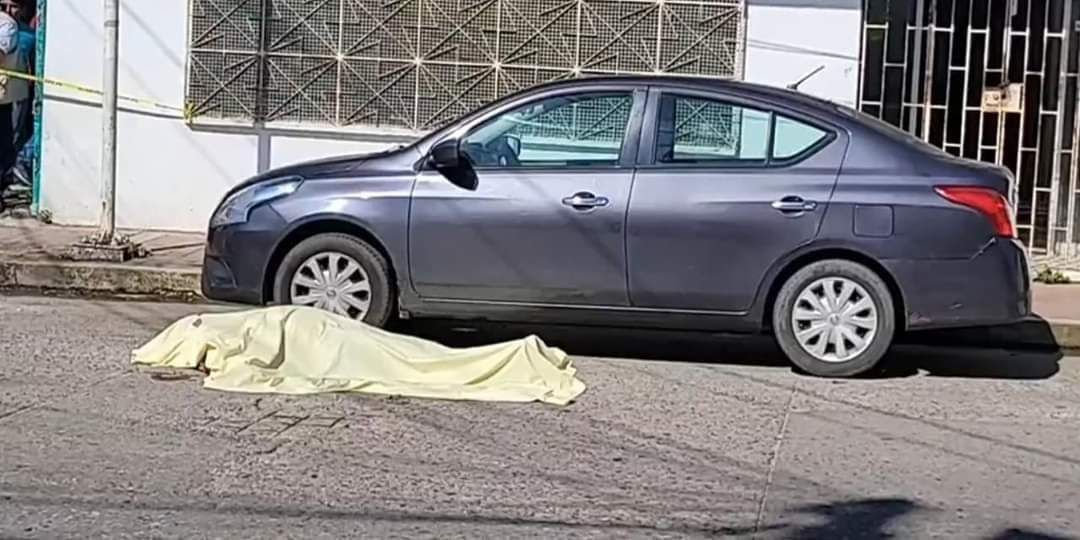 Policía de Macuspana, Tabasco, mata a sujeto que intentó agredirlo con un cuchillo