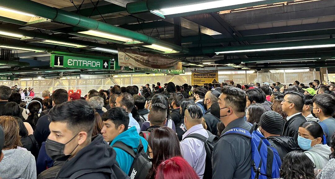 Metro CDMX: Usuarios de las Líneas A y B reportan retrasos de hasta 10 minutos
