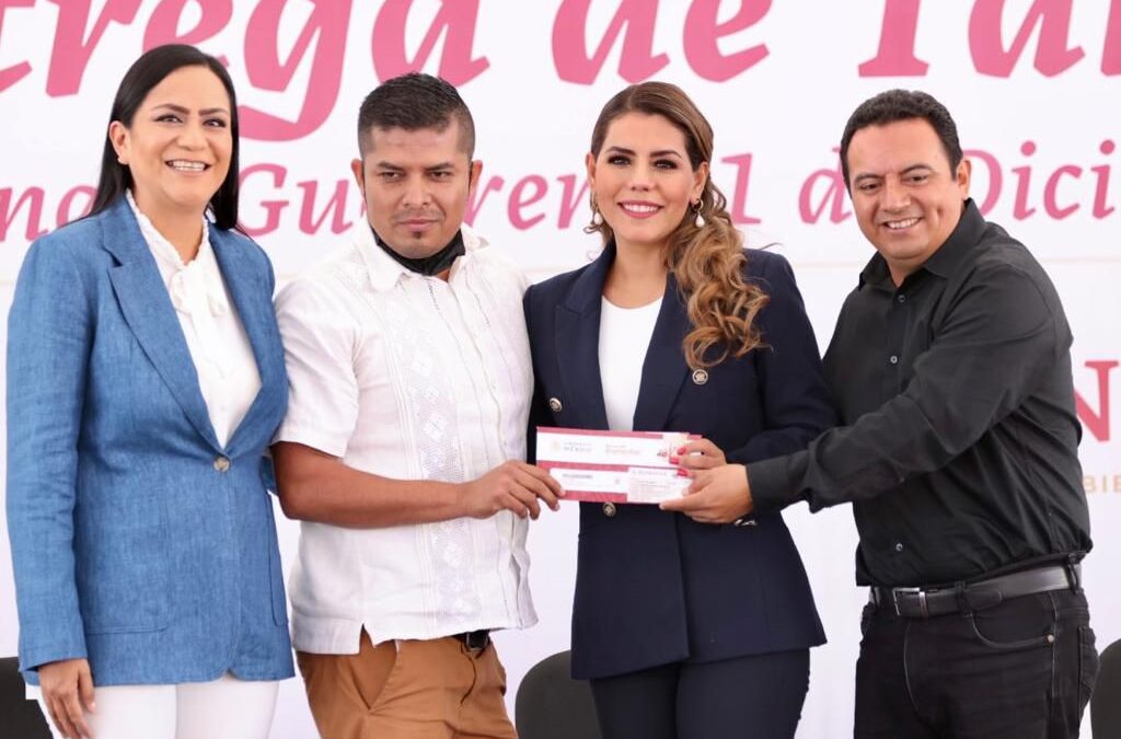 Evelyn Salgado entrega tarjetas de Programa de Pensión Universal para el Bienestar de Personas con Discapacidad en Guerrero