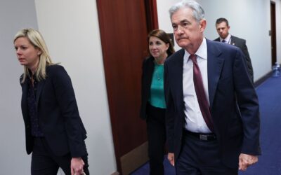 Powell se reúne con demócratas en medio de negociaciones por techo de la deuda