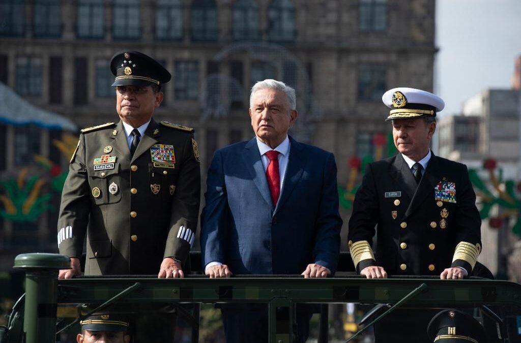 Plan de paz mundial: AMLO acusa a industria bélica de azuzar guerra en Ucrania… ante desfile militar