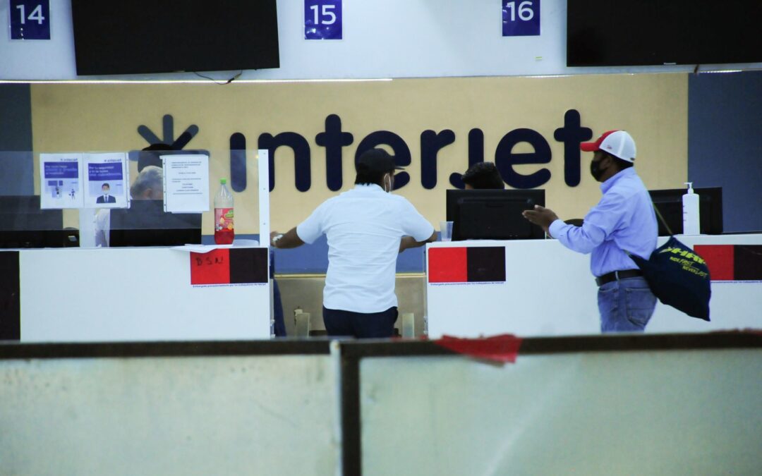 Primero Mexicana, ahora Interjet: Desalojan a trabajadores de mostradores del AICM