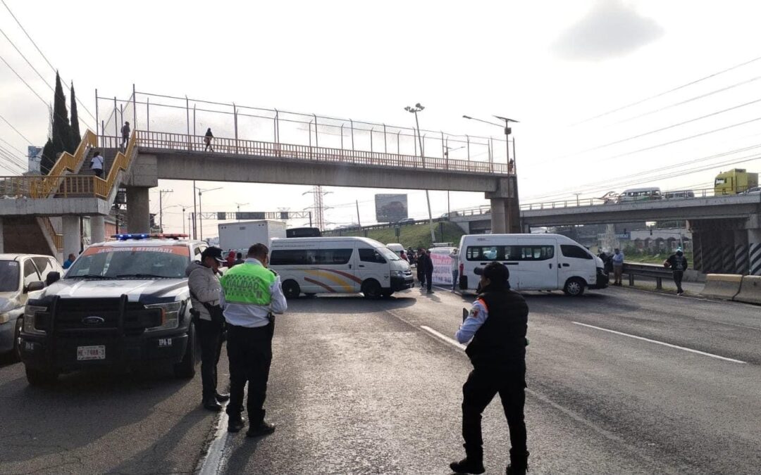 ‘Caos’ en la México-Pachuca: Transportistas la bloquean en ambos sentidos; ¿qué tramo cerraron?