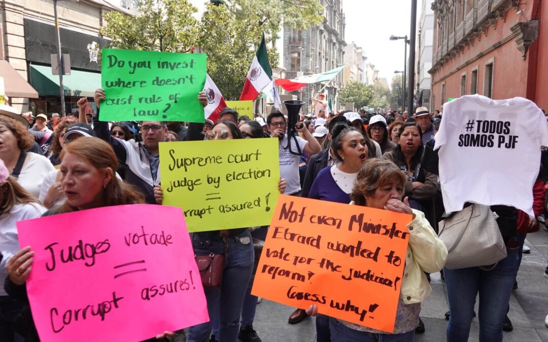 Trabajadores de la judicatura alertan a banqueros por riesgos de reforma