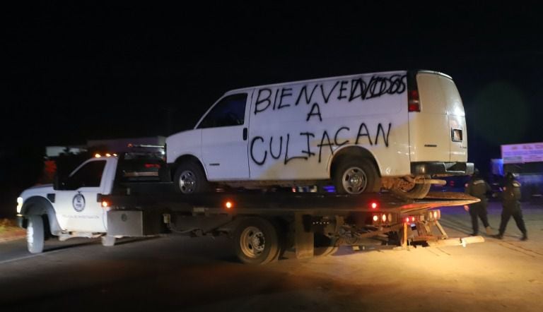 No para la violencia en Sinaloa: Encuentran 6 cuerpos con huellas de tortura en camioneta