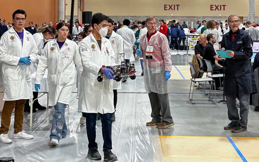 Premian auto diseñado por estudiantes de FCQ