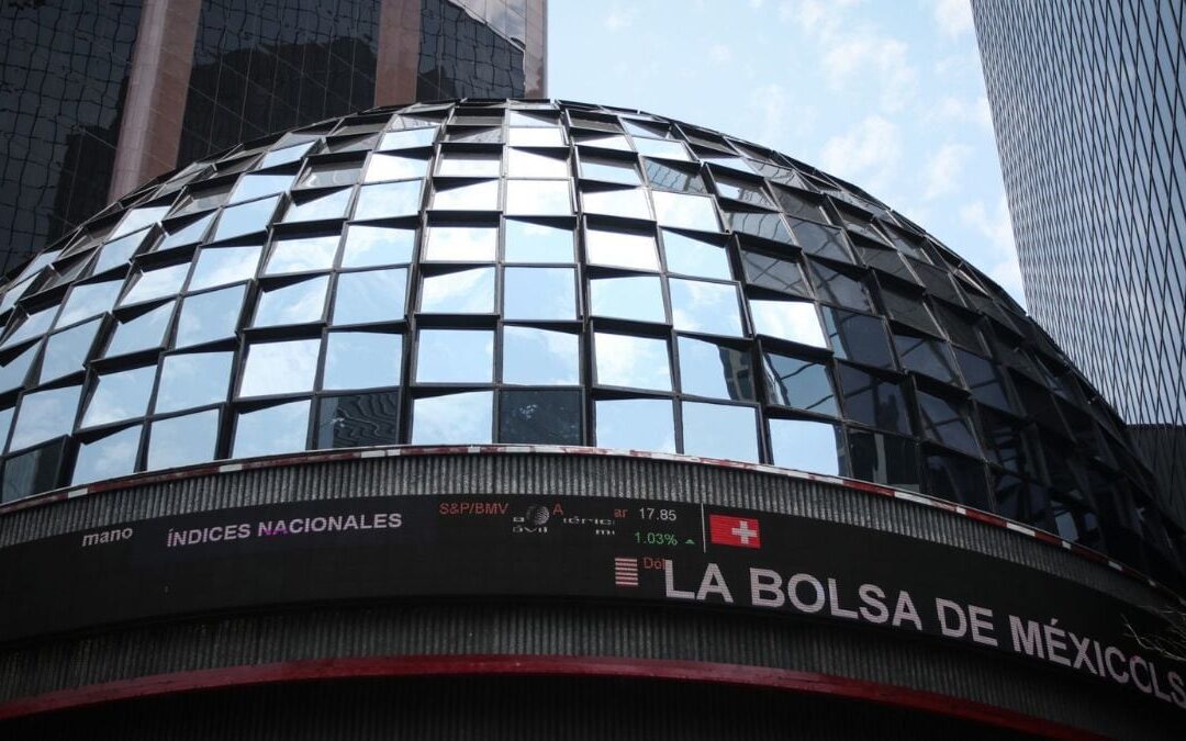 Wall Street cierra ‘confundido’ mientras espera señales sobre postura de la Fed en tasa base