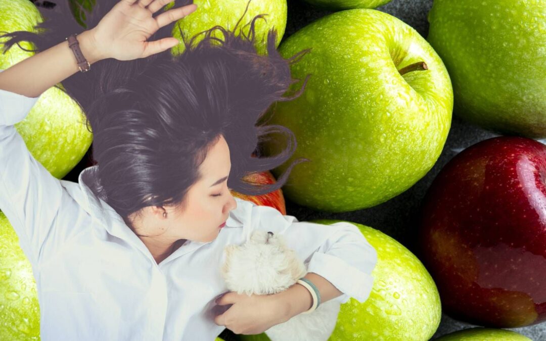 ¿Qué beneficios tiene comer una manzana antes de dormir?