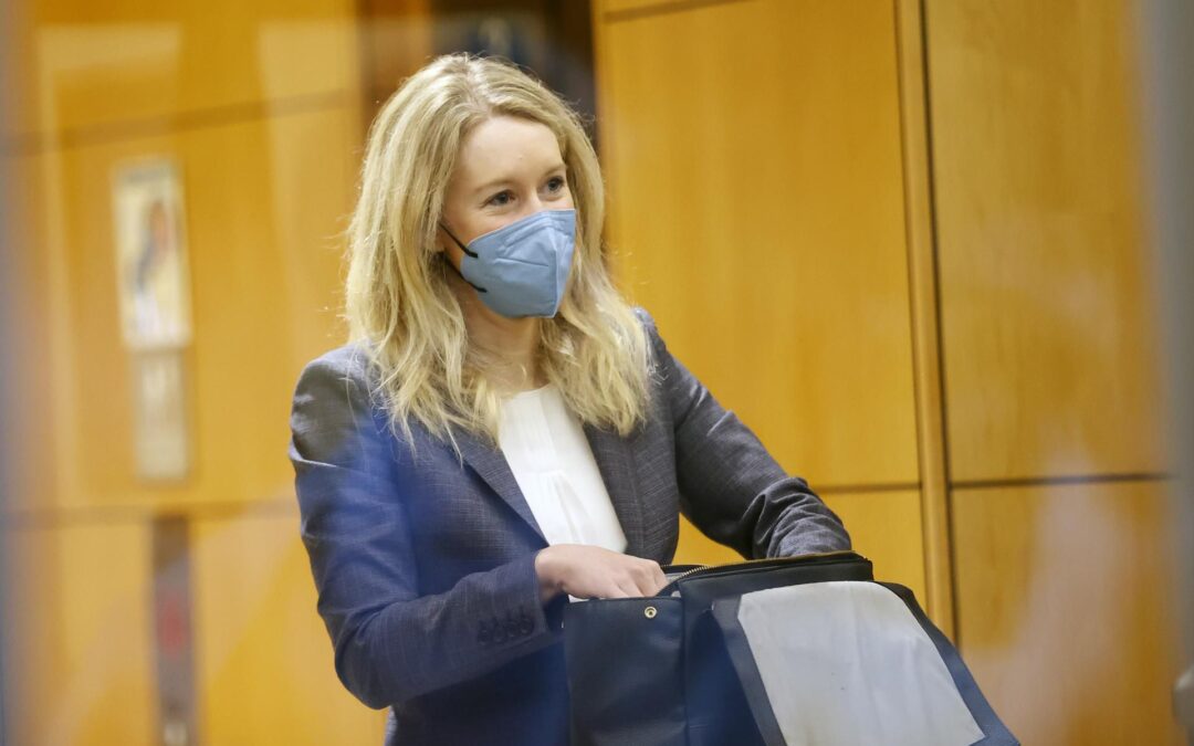 ¿Quién es Elizabeth Holmes, emprendedora que prometió ‘hacer magia’ con una gota de sangre?