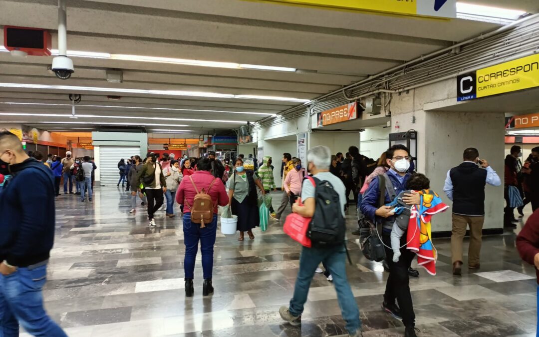Problemas en el Metro: suspenden servicio en Línea 7 por objeto metálico en vías