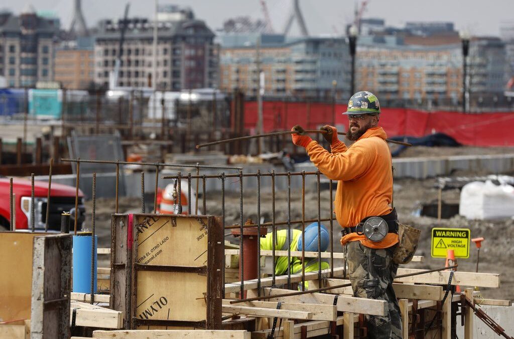 Economía de EU crece 2.1% en todo 2023