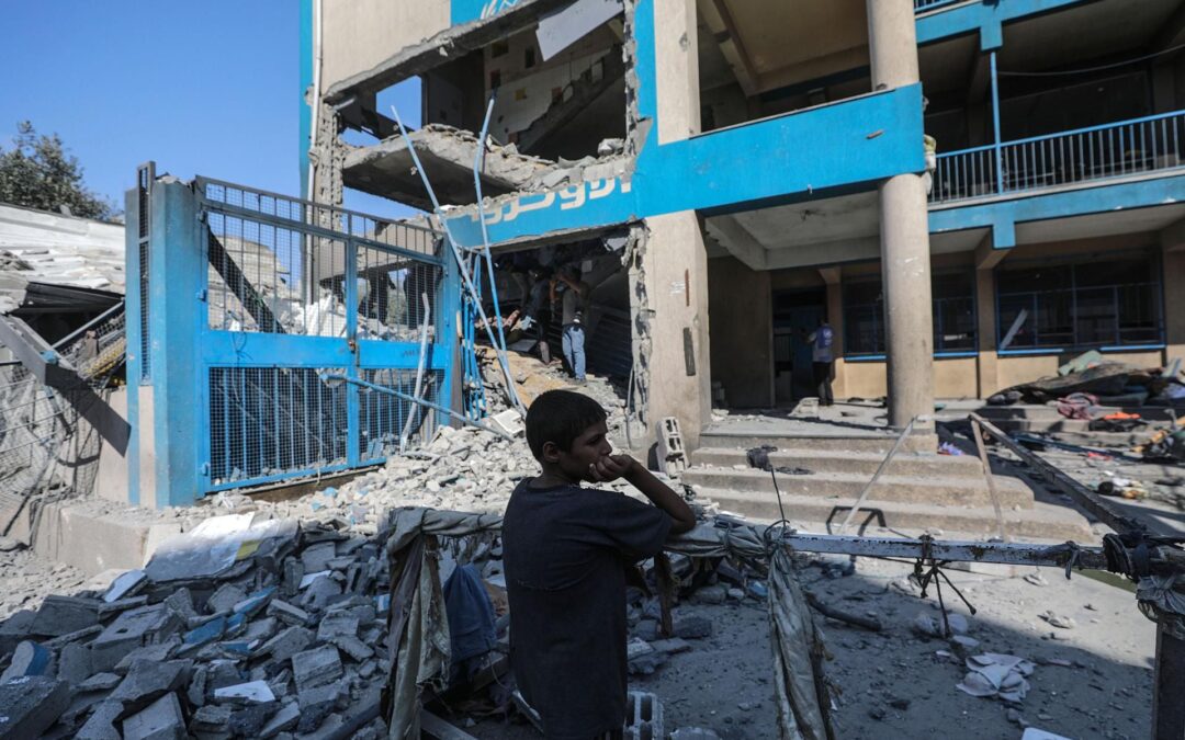 Ejército de Israel ataca escuelas de la ONU en Gaza; mata a 15 personas en Nuseirat y a 90 en Mawasi