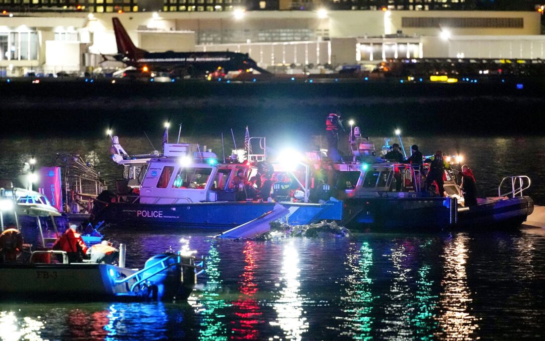 ‘No creemos que haya sobrevivientes’: Washington descarta personas con vida tras choque de 2 aeronaves