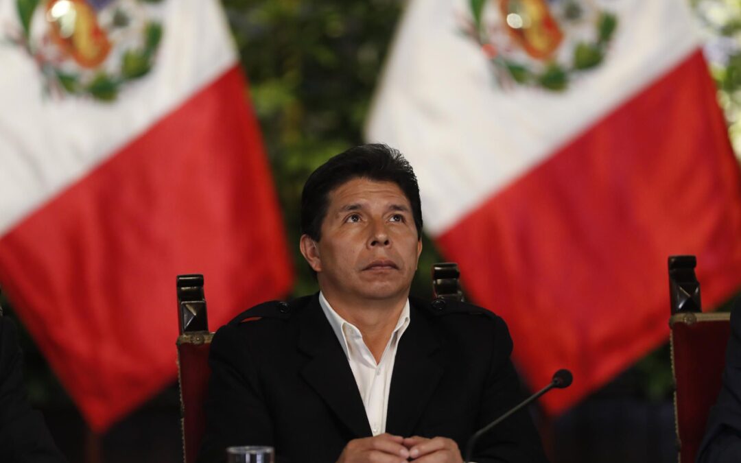 Perú, en llamas: Vicepresidenta, canciller y oposición acusan ‘autogolpe de Estado’ de Pedro Castillo