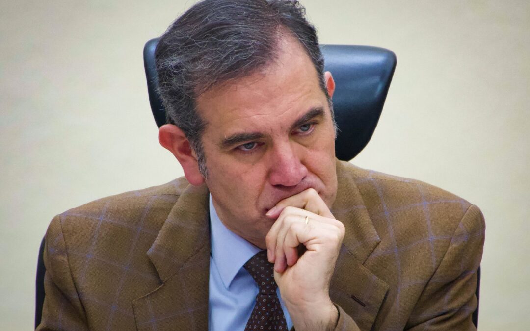 Lorenzo Córdova se despide del INE: ‘Deben defender la autonomía’, dice a Guadalupe Taddei
