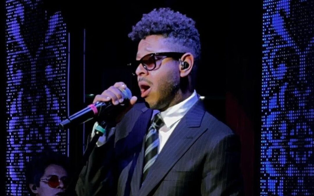 Kalimba llora en concierto tras señalamientos de acoso sexual en su contra: ‘Amen mucho’