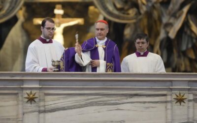 Un hombre se desnuda en la Basílica de San Pedro por guerra en Ucrania
