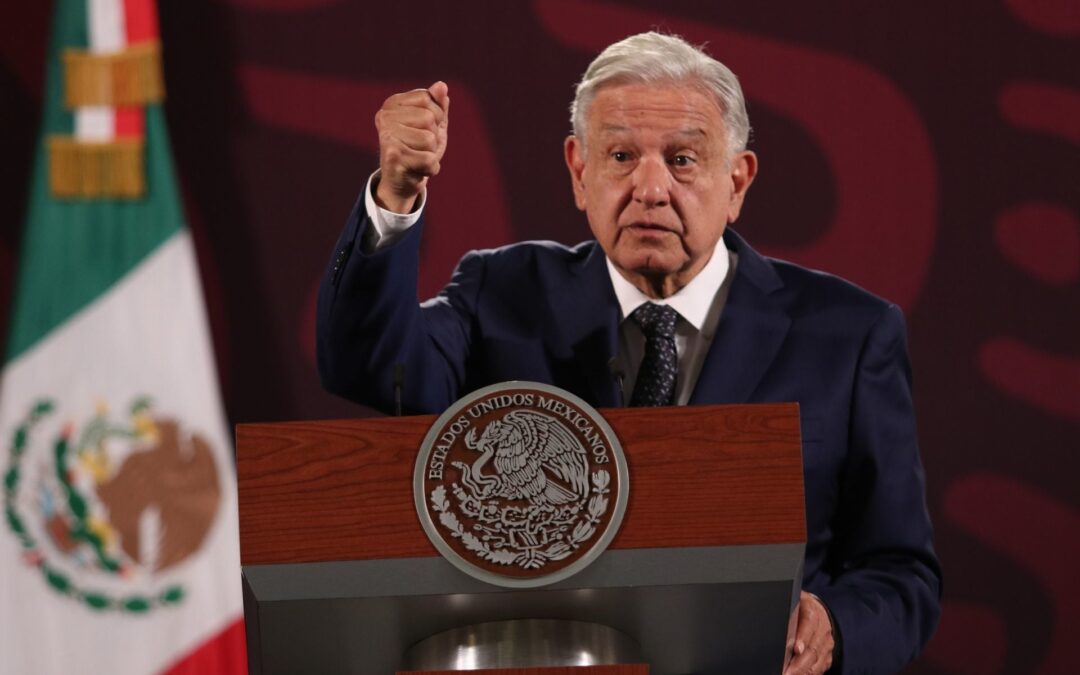 ¿Indirecta? AMLO ‘presume’ a Sheinbaum que ‘eligió muy bien’ a titulares de Sedena y Marina