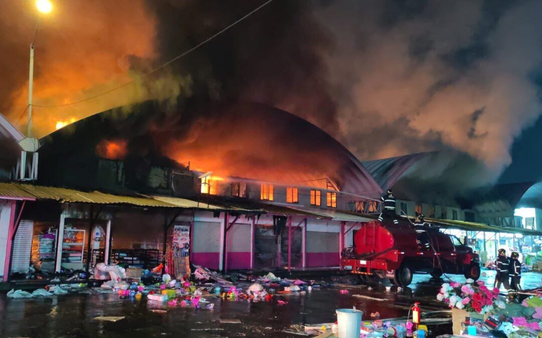 Incendio en Central de Abasto afecta 70 puestos: Mercado de flores es el más afectado por el fuego