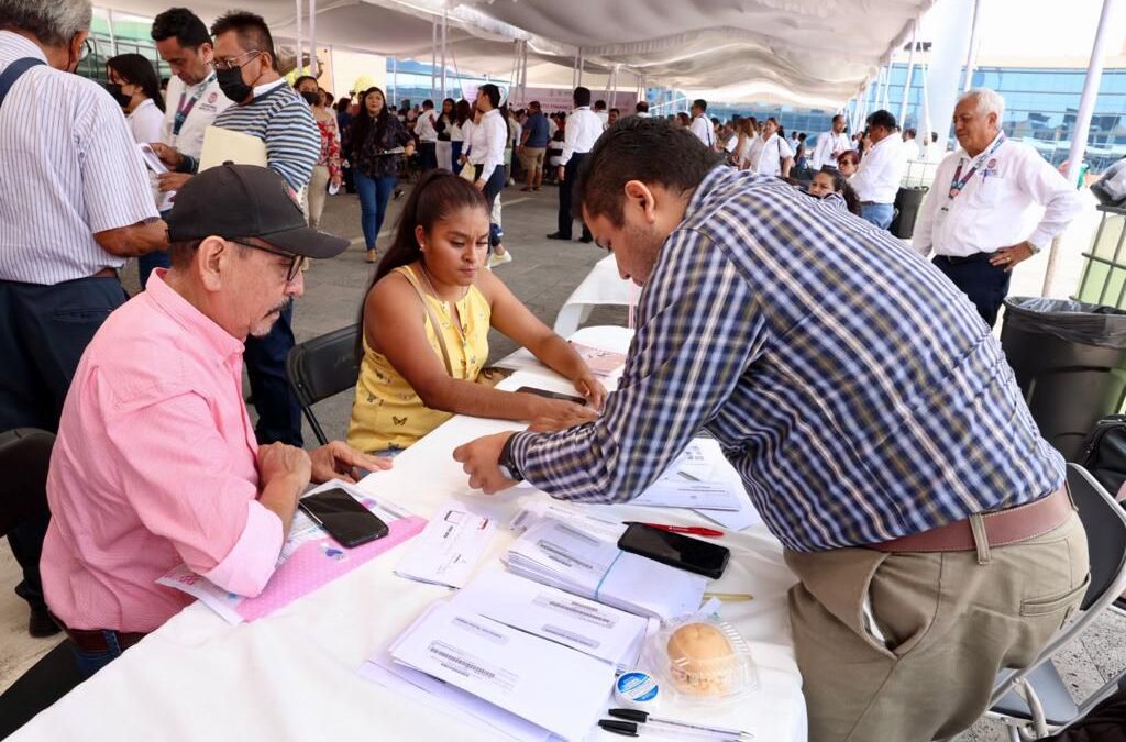 Evelyn Salgado entrega pagos únicos e indemnizaciones globales a 353 beneficiarios del ISSSPEG