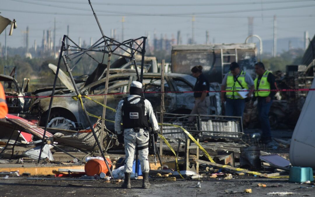 A Pemex ni lo miren: pipa que explotó en gasolinera en Tula no era de la petrolera