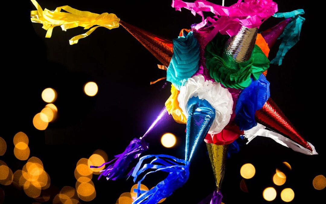 ‘Dale, dale, dale’: ¿Por qué se rompen piñatas durante las posadas navideñas?