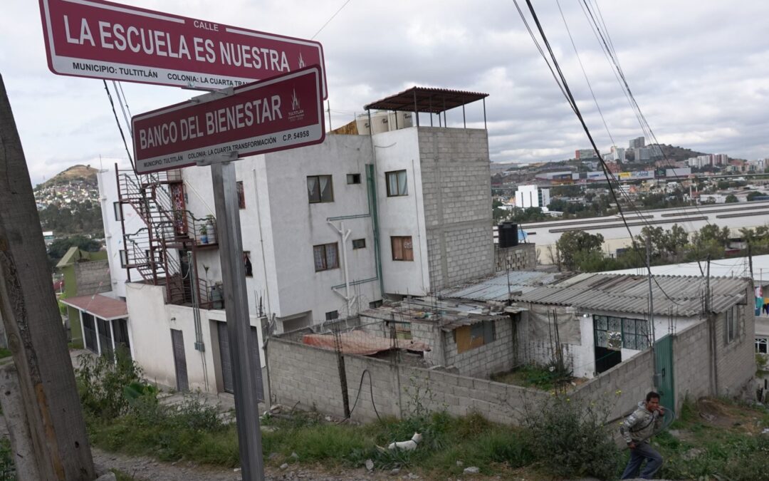 ‘Nos aventaron bombas de gas’: Así fue la pelea para quitar letreros de la colonia Cuarta Transformación