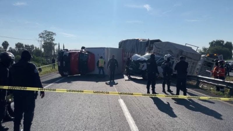 ‘Carambola’ en carretera de Irapuato deja a 15 jornaleros heridos