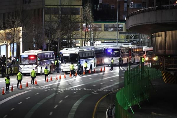¿Va la buena? Cuerpos de seguridad se reúnen para nuevo intento de arresto del presidente de Corea del Sur